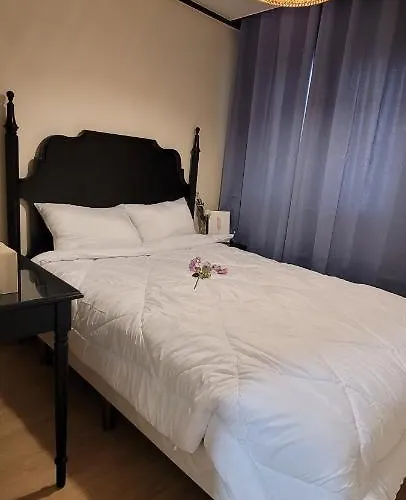 Jung - 1min To Sinjeong Station Apartment