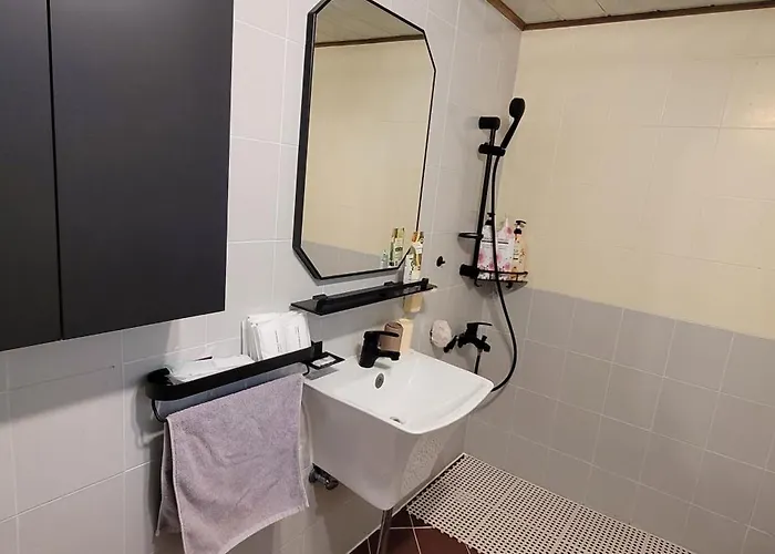 Apartment Jung - 1min To Sinjeong Station Seoul
