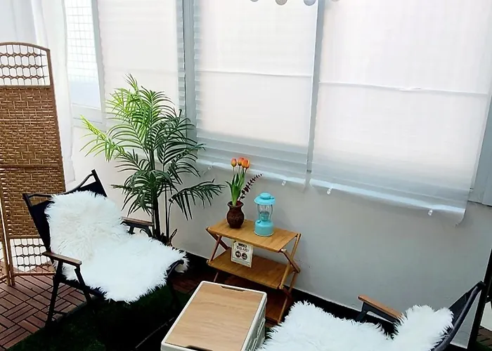 Jung - 1min To Sinjeong Station Apartment